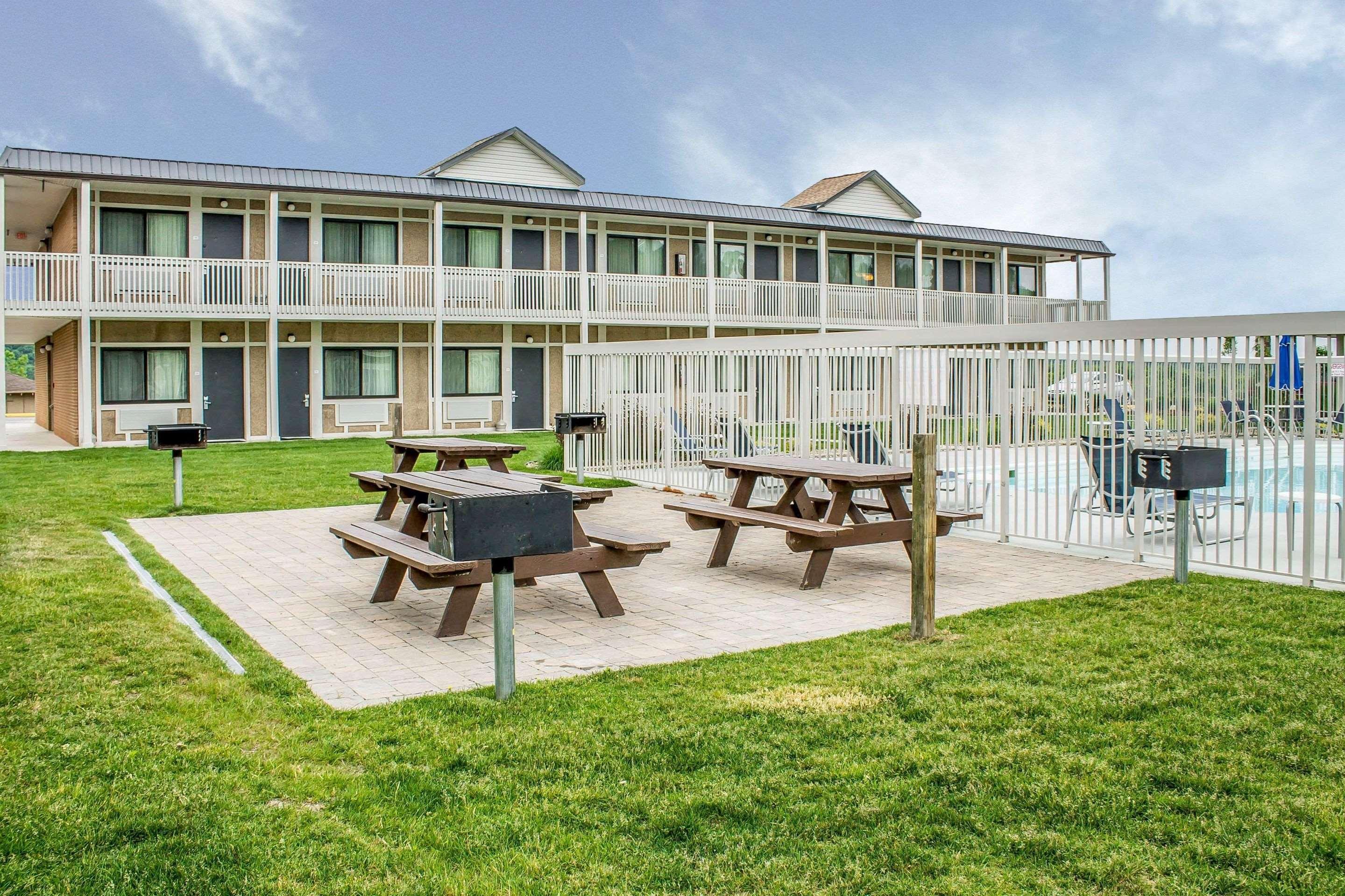 Quality Inn Cambridge Exterior photo