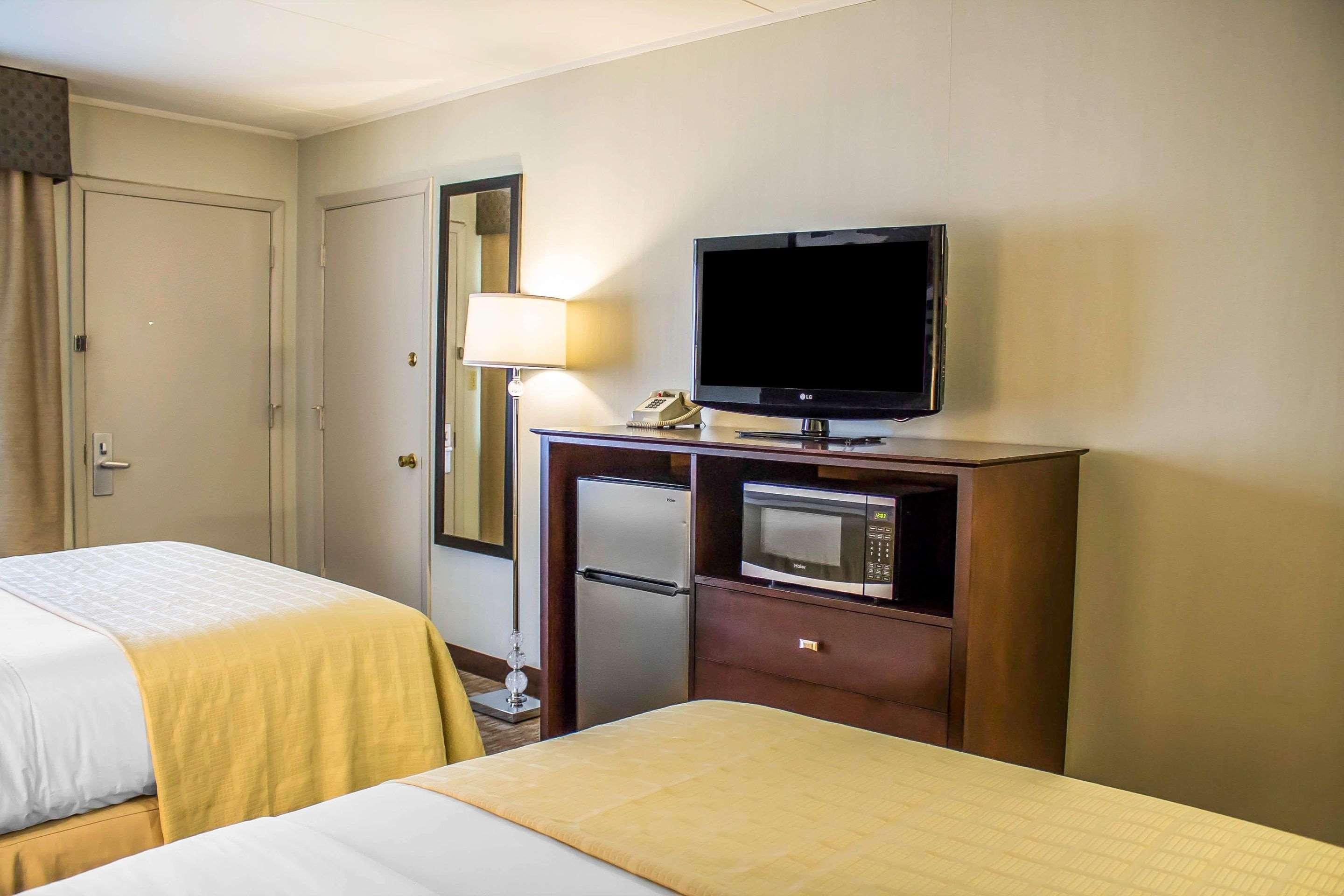 Quality Inn Cambridge Exterior photo